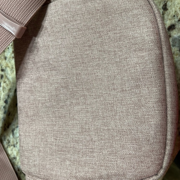 Herschel 15 hip pack. Ash rose. - Picture 2 of 9